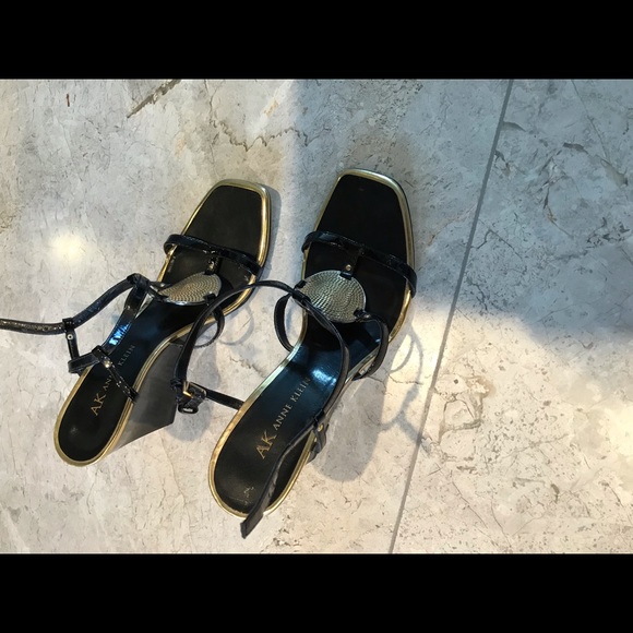 Anne Klein Sandles - Picture 2 of 3